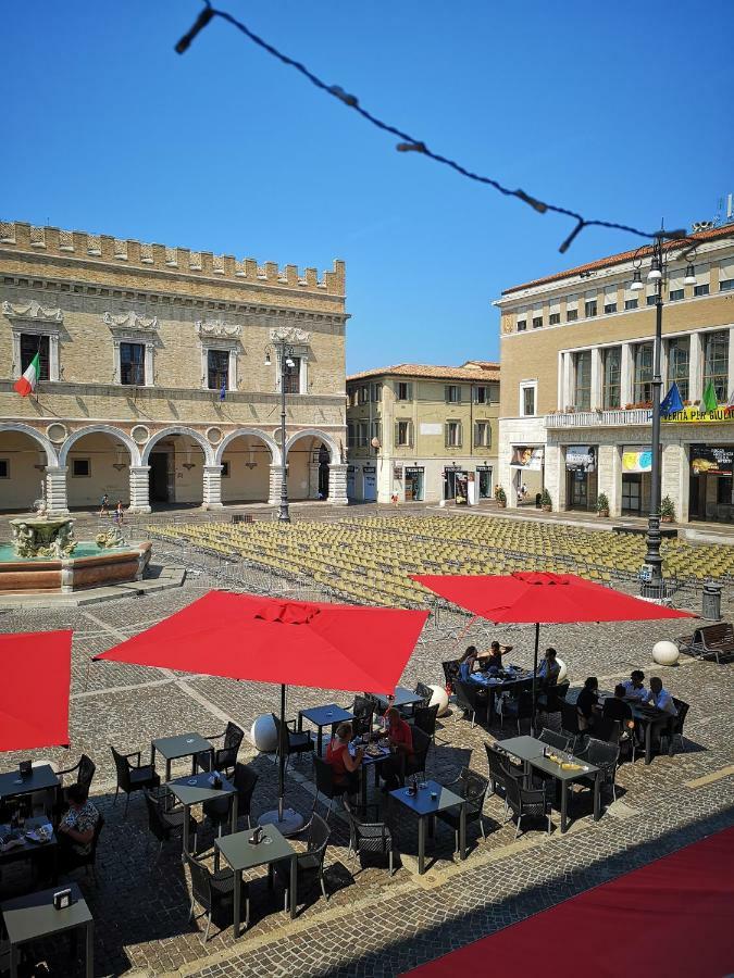 Appartamento La Rondine Pesaro Exterior foto